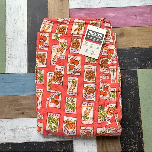 NWT Duluth Medium x31L Heirloom Gardening Bib Overalls Coral Seed Packets Farm - Picture 6 of 8